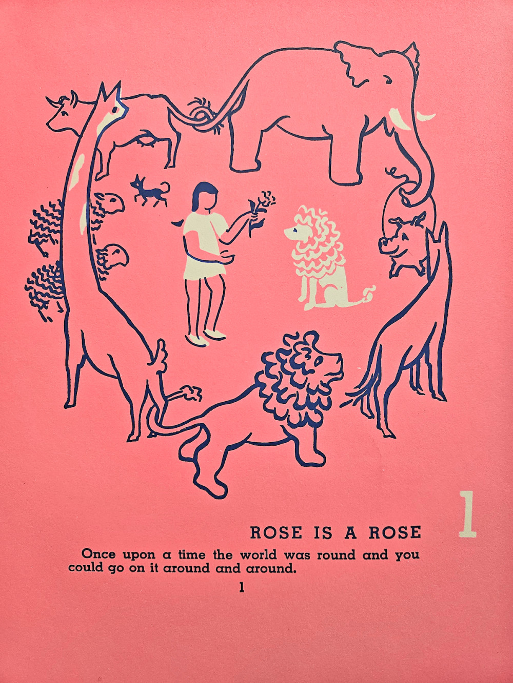Rosafarbene Buchseite, auf der sich ein in Blau gezeichneter Reigen von Tieren um eine Figur in weißem Kleid und einen weißen Löwen bewegt