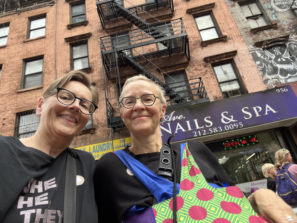 Selfie von Ulrike und Katrin auf der Klimademo in New York